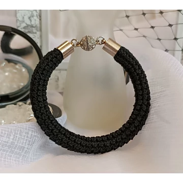 fekete-karkoto fekete-karkoto